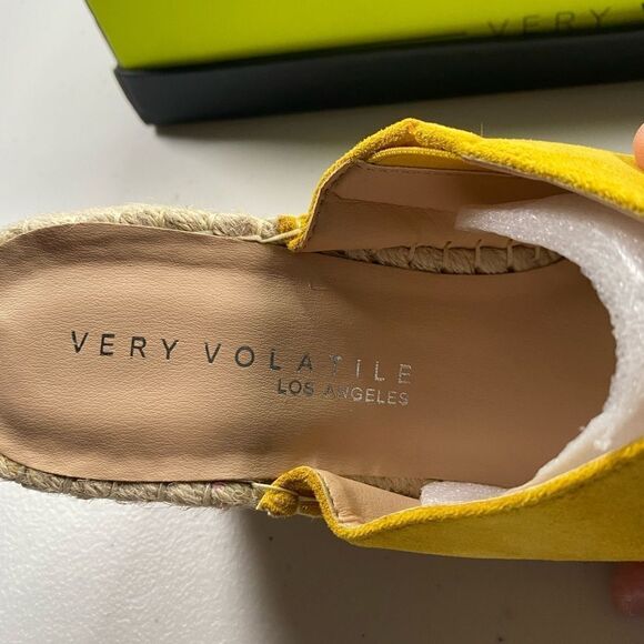 NIB Very Volatile Women’s Yellow 3.5” Heel Slip On Espadrille Sandals - Size 9 - Picture 10 of 11